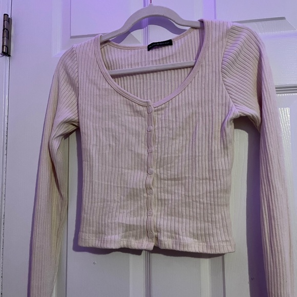 Brandy mellville zelly top (the online pic is the same top but different color ) - Picture 2 of 3
